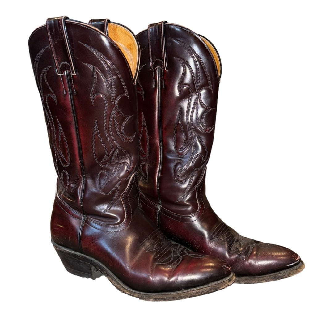 Classic Western Cowboy Boots - Burgundy Leather